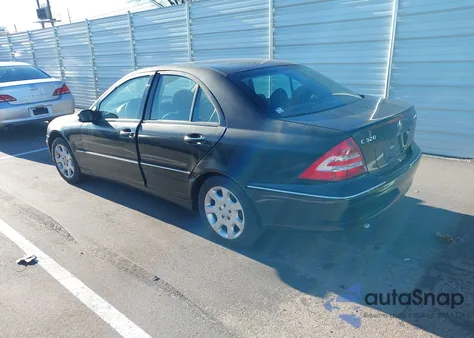 2005 Mercedes-Benz C 320 Luxury 4Matic z USA, uszkodzony, nr VIN WDBRF84J75F664029